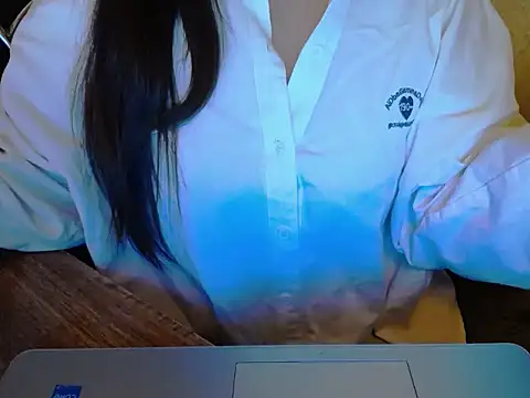 Snapshot of maian_love chatting on 16, 6, 2026 maian love online show from 16, 6, 2026