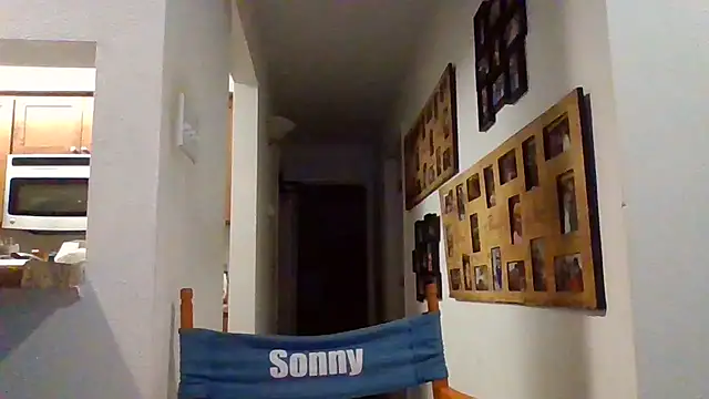 Snapshot of johnnymarino1010 chatting on 14, 12, 2025 johnnymarino1010 online show from 14, 12, 2025