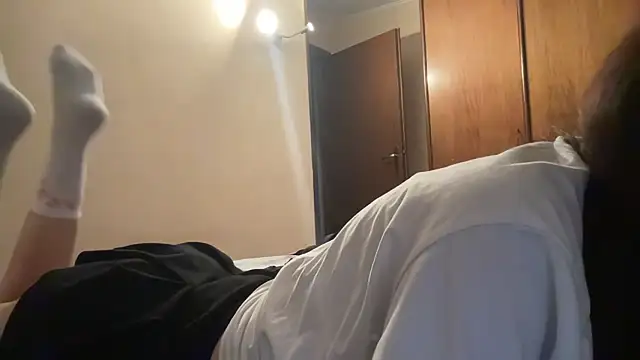 Snapshot of lonelymandy chatting on 4, 12, 2025 lonelymandy online show from 4, 12, 2025