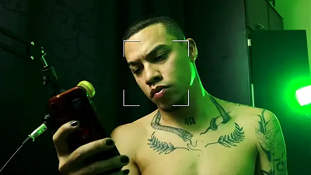 Snapshot of FindomForMe chatting on 18, 12, 2025 FindomForMe online show from 18, 12, 2025