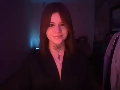 Snapshot of elisey18 chatting on 4, 12, 2025 elisey18 online show from 4, 12, 2025