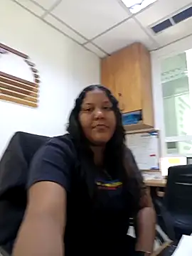 Snapshot of VaneandRossy chatting on 8, 3, 2026 VaneandRossy online show from 8, 3, 2026