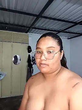 Snapshot of VaneandRossy chatting on 11, 4, 2026 VaneandRossy online show from 11, 4, 2026