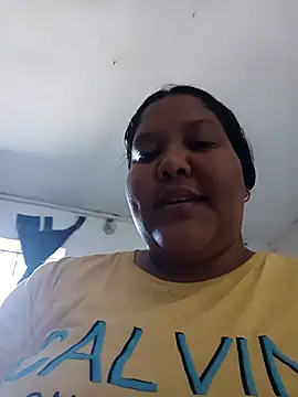 Snapshot of VaneandRossy chatting on 12, 4, 2026 VaneandRossy online show from 12, 4, 2026