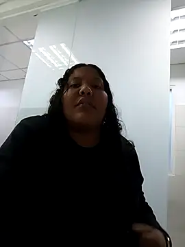 Snapshot of VaneandRossy chatting on 13, 4, 2026 VaneandRossy online show from 13, 4, 2026