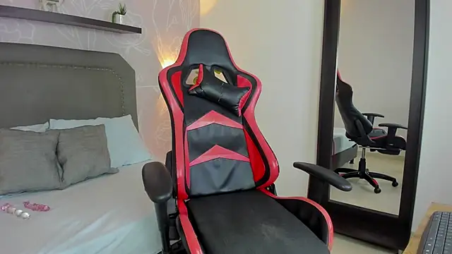 Snapshot of madison_saenzz chatting on 15, 12, 2025 madison saenzz online show from 15, 12, 2025