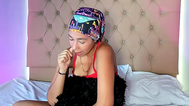 EmmaLawrence  online show from 22, 12, 2025