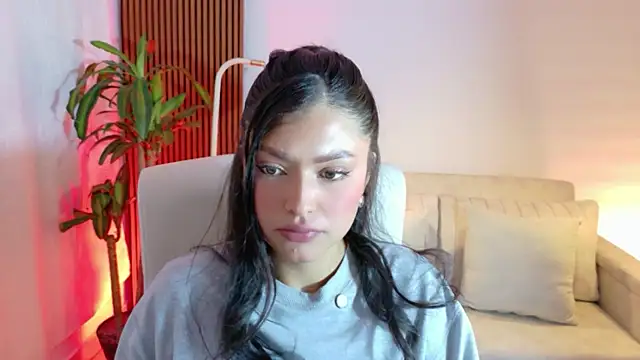 Snapshot of victoria___moon chatting on 20, 12, 2025 victoria moon online show from 20, 12, 2025