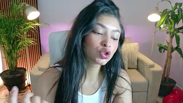 Snapshot of victoria___moon chatting on 18, 2, 2026 victoria moon online show from 18, 2, 2026