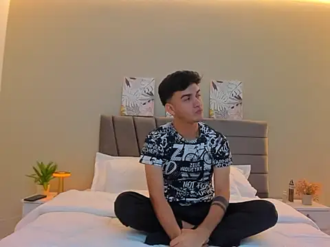 Feiccer Thomson1 online show from 5, 12, 2025