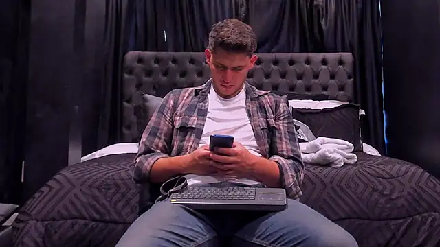 Snapshot of big__friends chatting on 7, 4, 2026 big friends online show from 7, 4, 2026