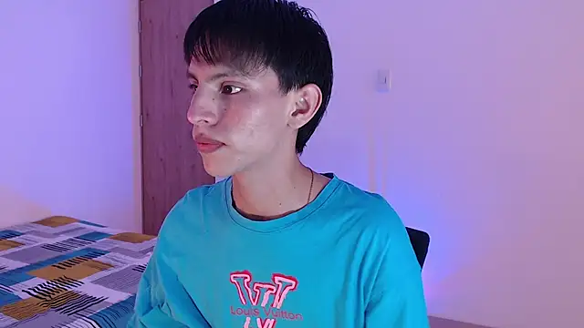 Snapshot of andrew_courtzz chatting on 4, 4, 2026 andrew courtzz online show from 4, 4, 2026