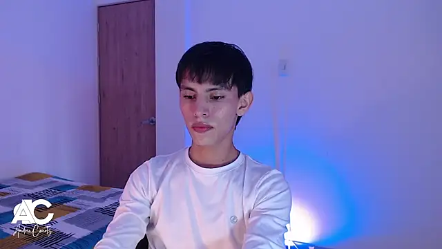 Snapshot of andrew_courtzz chatting on 7, 4, 2026 andrew courtzz online show from 7, 4, 2026