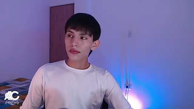 Snapshot of andrew_courtzz chatting on 11, 4, 2026 andrew courtzz online show from 11, 4, 2026