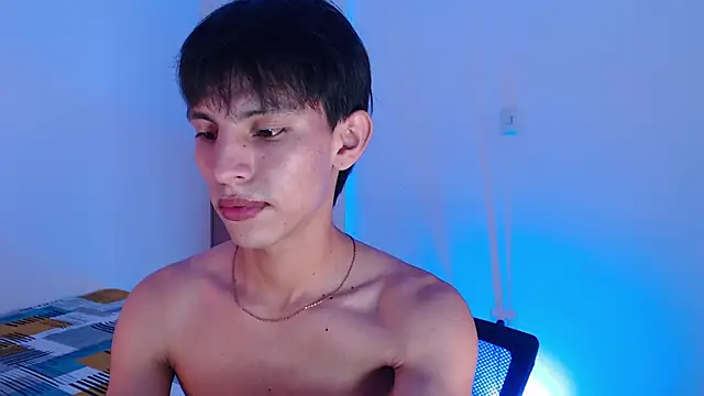 Snapshot of andrew_courtzz chatting on 12, 4, 2026 andrew courtzz online show from 12, 4, 2026