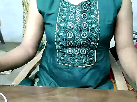 Snapshot of ishiii-69 chatting on 18, 12, 2025 ishiii-69 online show from 18, 12, 2025