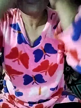 Snapshot of desiriya11 chatting on 15, 12, 2025 desiriya11 online show from 15, 12, 2025