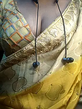 Snapshot of Preeti345 chatting on 11, 4, 2026 Preeti345 online show from 11, 4, 2026