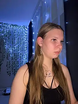 nelli lux  online show from 12, 1, 2026