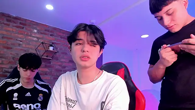 HotThreesoome online show from 25, 3, 2026