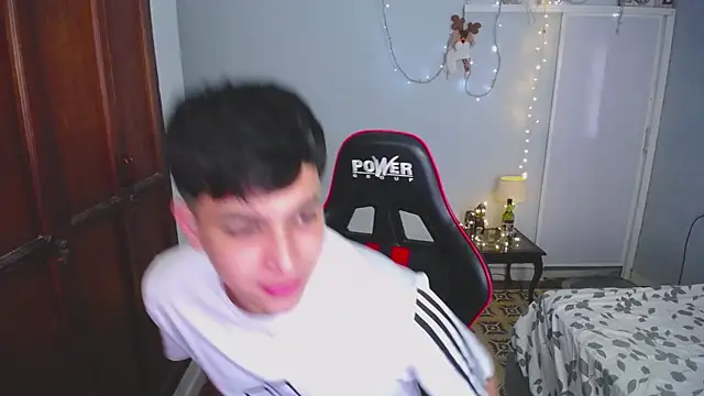 Snapshot of paul_crewe chatting on 4, 12, 2025 paul crewe online show from 4, 12, 2025