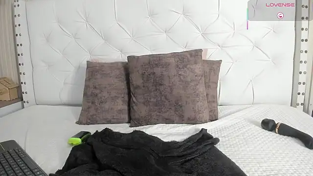 ariana  rosse online show from 5, 2, 2026