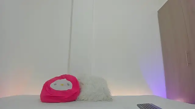 litle slut online show from 30, 4, 2026