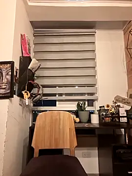 Magenta Moon online show from 9, 2, 2026