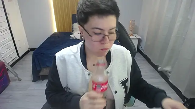 Snapshot of geminis_xxx chatting on 18, 4, 2026 geminis xxx online show from 18, 4, 2026