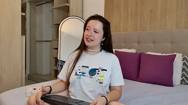 Snapshot of BellaFlecher chatting on 9, 3, 2026 BellaFlecher online show from 9, 3, 2026