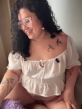 Snapshot of VanesssaMilf_ chatting on 15, 12, 2025 VanesssaMilf online show from 15, 12, 2025