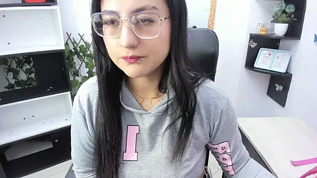 sophi hardd  online show from 4, 2, 2026