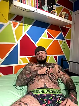 Snapshot of trans_man_and_his_dom chatting on 17, 12, 2025 trans man and his dom online show from 17, 12, 2025