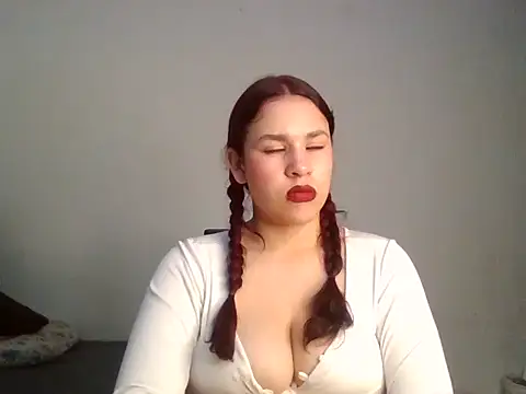 Snapshot of Mia_352 chatting on 12, 4, 2026 Mia 352 online show from 12, 4, 2026