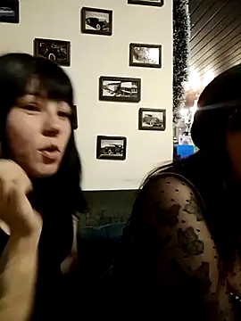 Angeline  Thompson online show from 20, 12, 2025