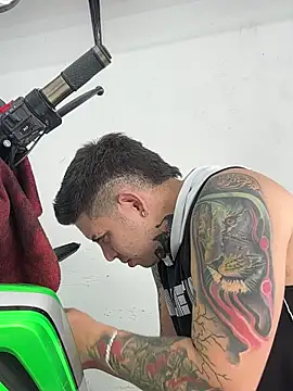 Snapshot of Marlokeo69 chatting on 17, 12, 2025 Marlokeo69 online show from 17, 12, 2025