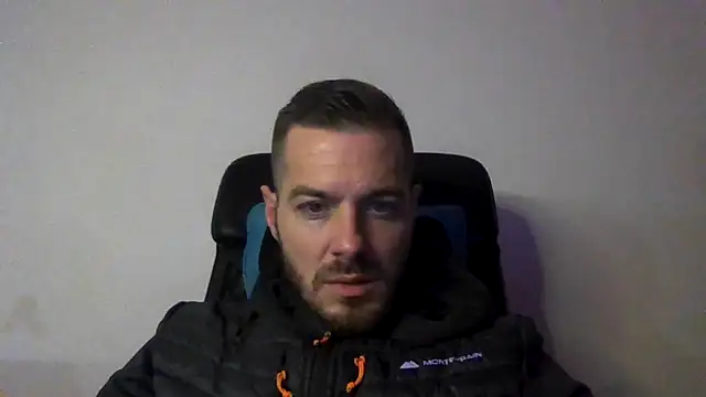 cheekycherryx online show from 17, 12, 2025