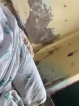 Cute-couple-2 online show from 17, 4, 2026