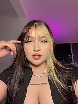 Snapshot of Daniela_ruizz chatting on 15, 5, 2026 Daniela ruizz online show from 15, 5, 2026