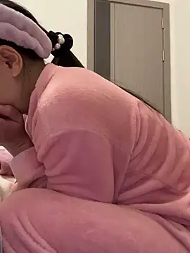 Snapshot of cmvoo chatting on 17, 12, 2025 cmvoo online show from 17, 12, 2025