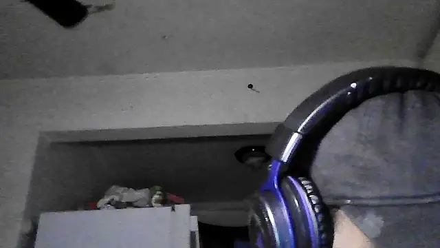 Snapshot of dwick5900 chatting on 18, 12, 2025 dwick5900 online show from 18, 12, 2025