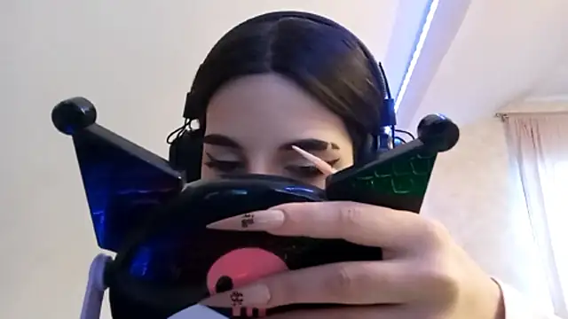 KizzieSchronce online show from 17, 12, 2025