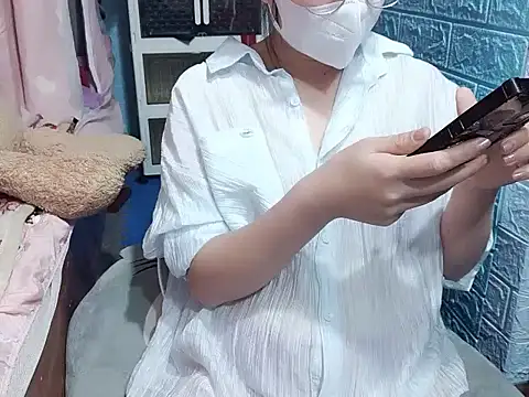 Snapshot of Yumi69 chatting on 16, 12, 2025 Yumi69 online show from 16, 12, 2025