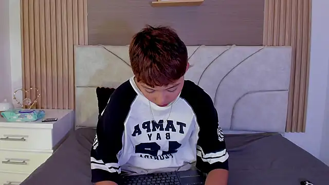 Snapshot of tefi_meow_ chatting on 4, 4, 2026 tefi meow online show from 4, 4, 2026