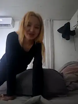 Snapshot of SherrylShaw chatting on 16, 12, 2025 SherrylShaw online show from 16, 12, 2025