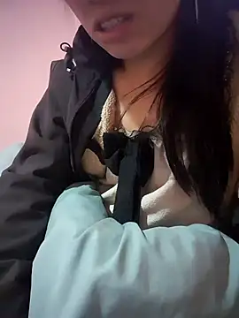 Snapshot of Layyla99 chatting on 16, 12, 2025 Layyla99 online show from 16, 12, 2025