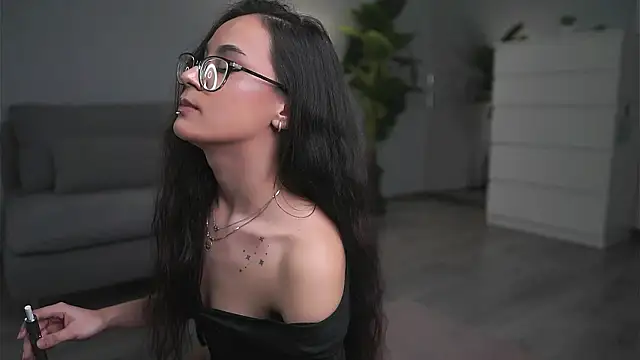 Snapshot of ValexieLux chatting on 31, 3, 2026 ValexieLux online show from 31, 3, 2026