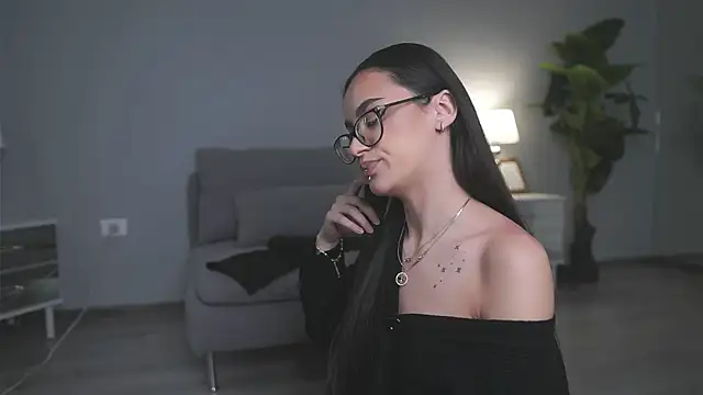 Snapshot of ValexieLux chatting on 3, 4, 2026 ValexieLux online show from 3, 4, 2026