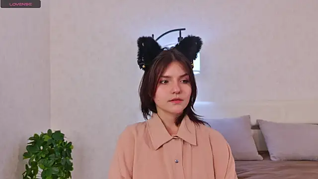 NyraVesperis online show from 23, 4, 2026