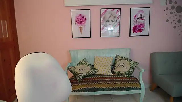 Snapshot of lil_vany chatting on 15, 12, 2025 lil vany online show from 15, 12, 2025